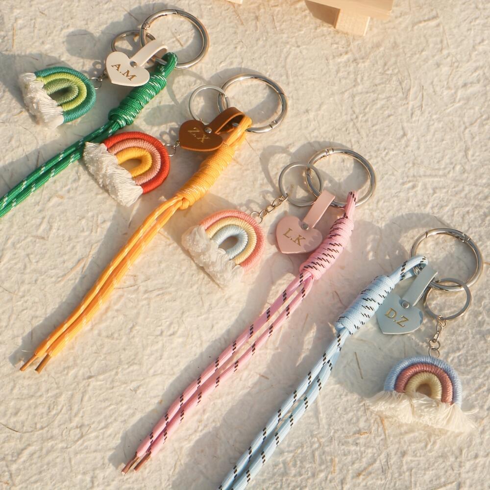 ميدالية مفاتيح ماكرامي مخصصة ب - مراجعة Monogram Keychain Leather وسعره